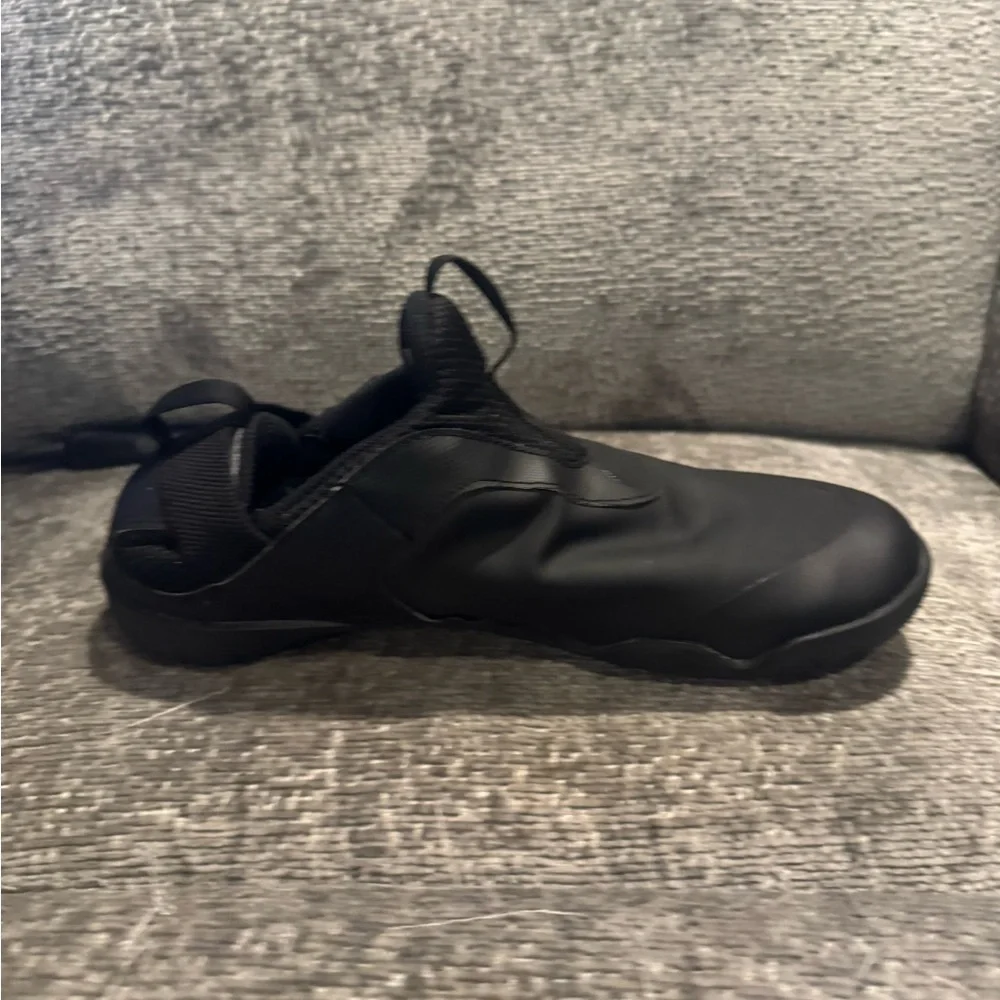 Women’s Nike Zoom Pulse Nursing Sneakers Size 7.5